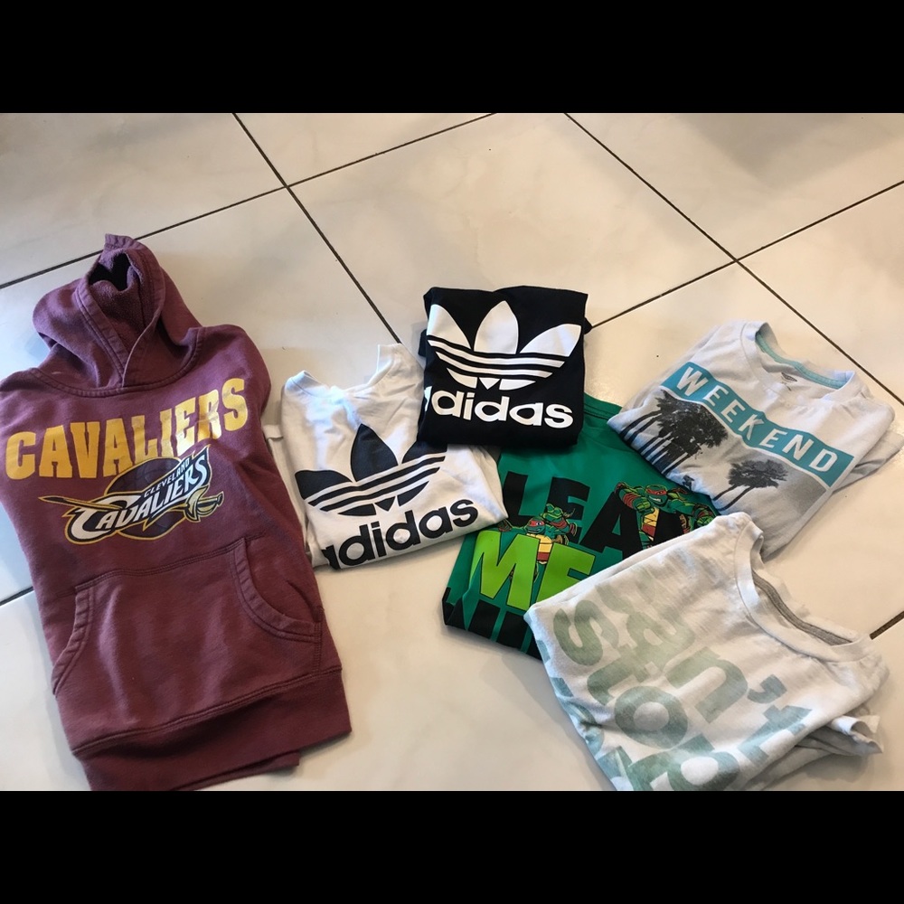 SOLD ON MERCUsed t shirts and 1 long sleeve hoodie